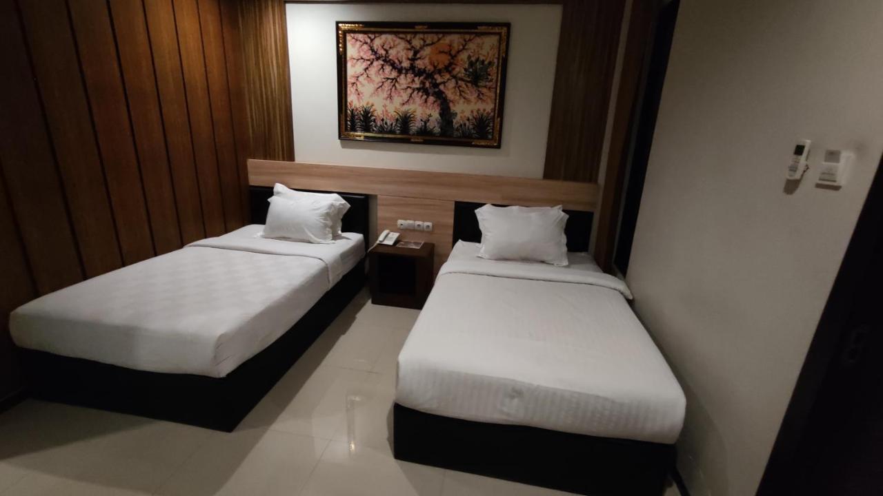 Mirabell Hotel & Convention Hall Malang Exterior photo
